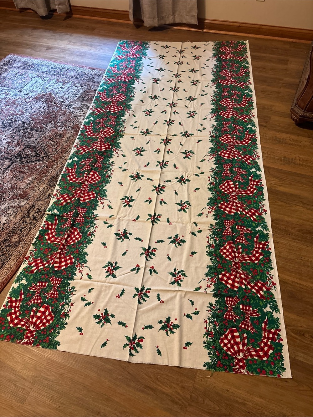 Vintage Springmaid Christmas tablecloth cotton red ribbons size 107 x 51